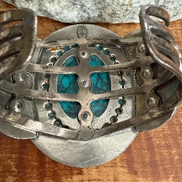Rare Large Vintage Faux Turquoise Silver Tone Cuff Bracelet - Picture 7 of 12